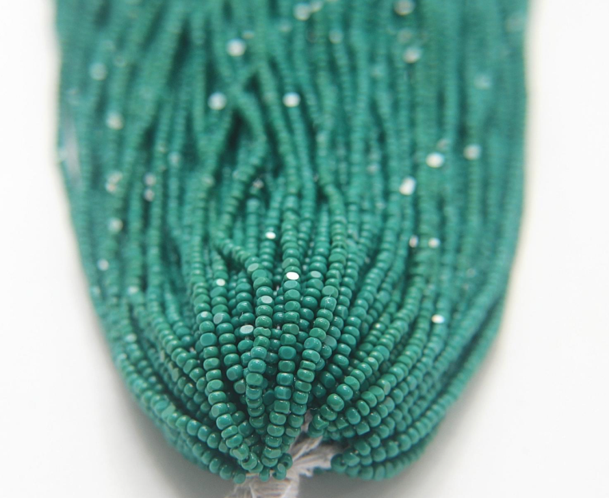 seed beads Charlotte cut green